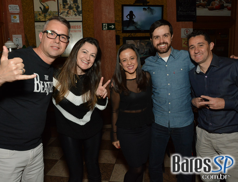 William Kim e Banda Vih animaram a noite com pop rock no Republic Pub William Kim e Banda Vih animaram a noite com pop rock no Republic Pub