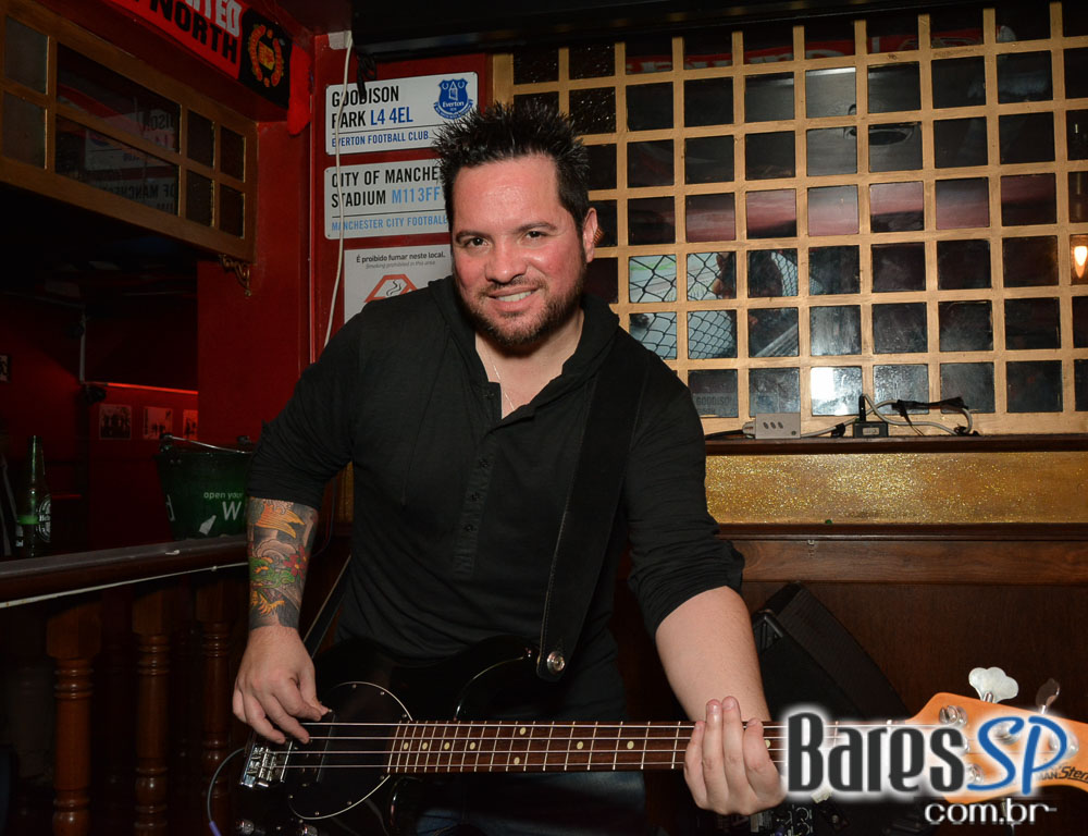 William Kim e Banda Vih animaram a noite com pop rock no Republic Pub William Kim e Banda Vih animaram a noite com pop rock no Republic Pub