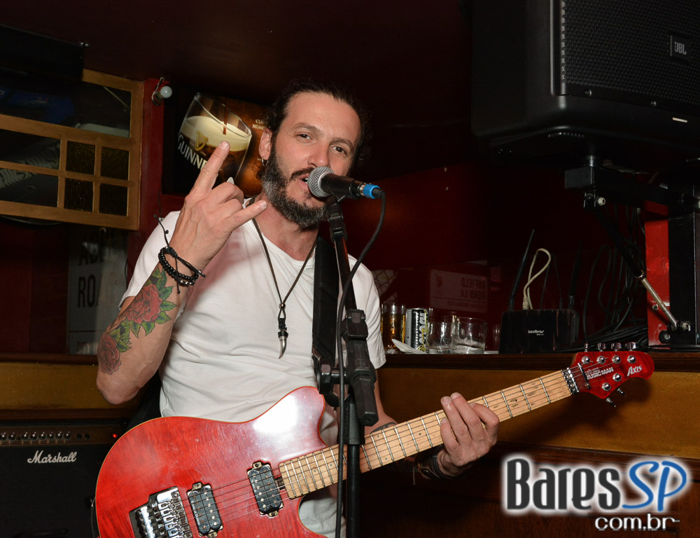 William Kim e Banda Vih animaram a noite com pop rock no Republic Pub William Kim e Banda Vih animaram a noite com pop rock no Republic Pub