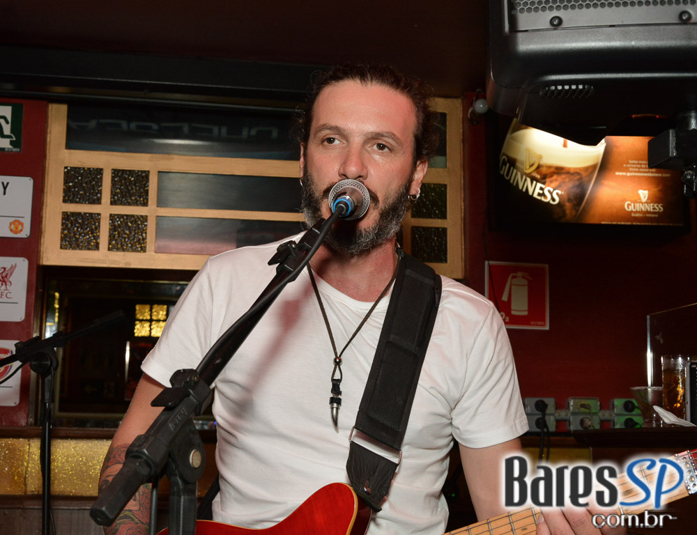 William Kim e Banda Vih animaram a noite com pop rock no Republic Pub William Kim e Banda Vih animaram a noite com pop rock no Republic Pub