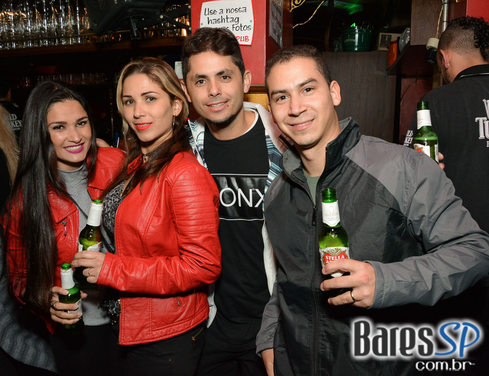 William Kim e Banda Vih animaram a noite com pop rock no Republic Pub William Kim e Banda Vih animaram a noite com pop rock no Republic Pub