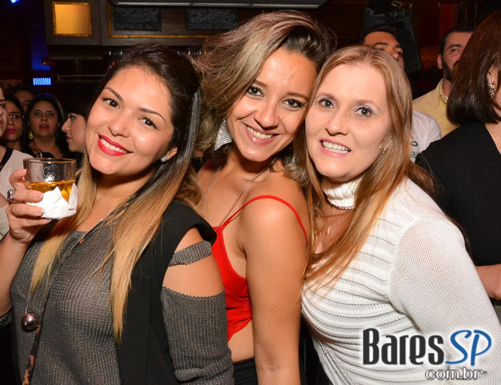 Banda Zero Onze e Sal Vincent animaram a noite com muito rock no Republic Pub Banda Zero Onze e Sal Vincent animaram a noite com muito rock no Republic Pub