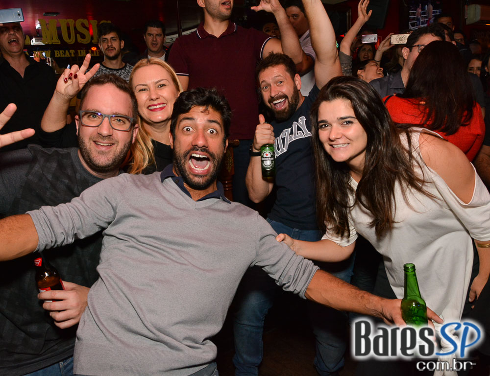 Banda Zero Onze e Sal Vincent animaram a noite com muito rock no Republic Pub Banda Zero Onze e Sal Vincent animaram a noite com muito rock no Republic Pub