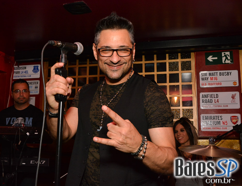 Banda Zero Onze e Sal Vincent animaram a noite com muito rock no Republic Pub Banda Zero Onze e Sal Vincent animaram a noite com muito rock no Republic Pub