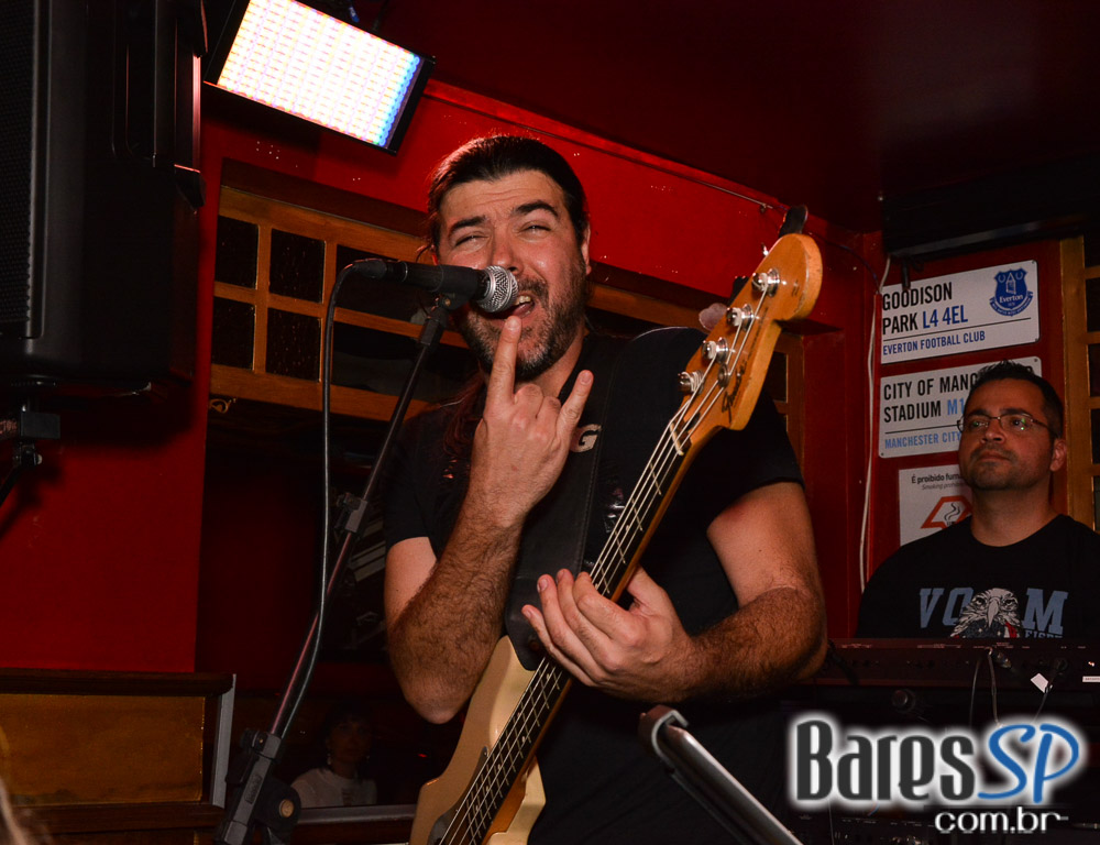 Banda Zero Onze e Sal Vincent animaram a noite com muito rock no Republic Pub Banda Zero Onze e Sal Vincent animaram a noite com muito rock no Republic Pub