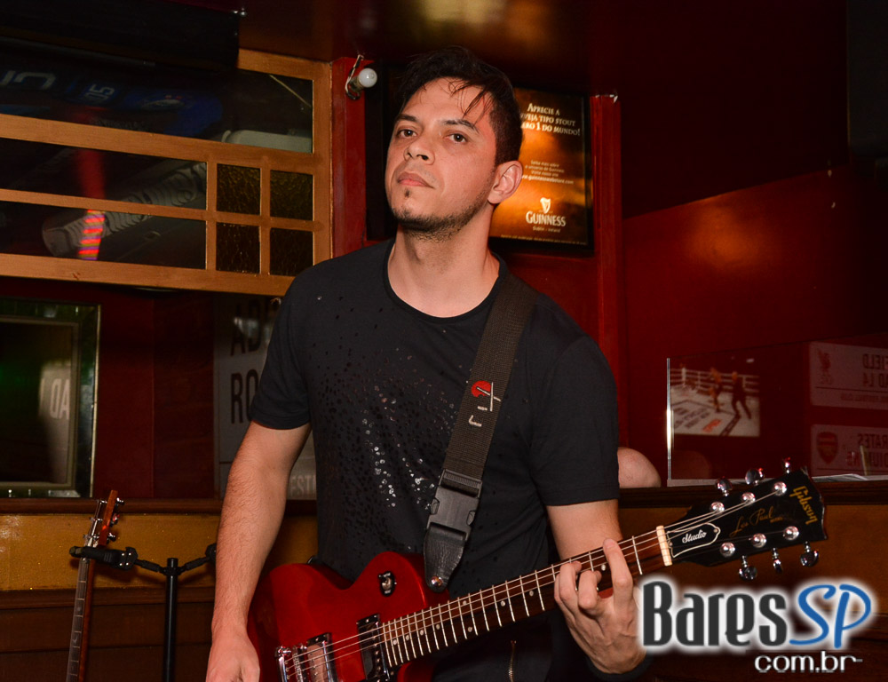 Banda Zero Onze e Sal Vincent animaram a noite com muito rock no Republic Pub Banda Zero Onze e Sal Vincent animaram a noite com muito rock no Republic Pub