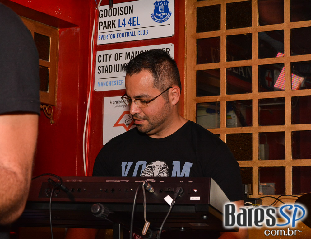 Banda Zero Onze e Sal Vincent animaram a noite com muito rock no Republic Pub Banda Zero Onze e Sal Vincent animaram a noite com muito rock no Republic Pub