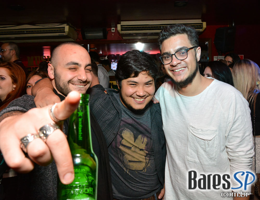 Banda Zero Onze e Sal Vincent animaram a noite com muito rock no Republic Pub Banda Zero Onze e Sal Vincent animaram a noite com muito rock no Republic Pub