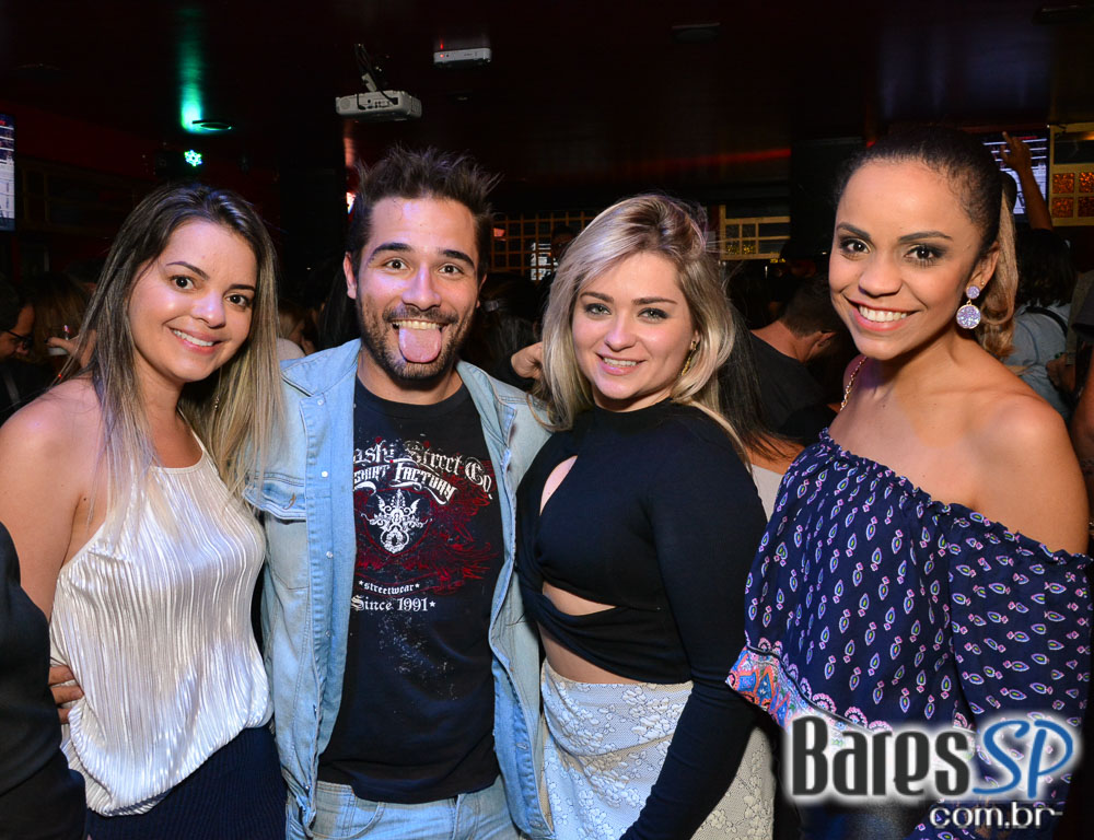 Banda Zero Onze e Sal Vincent animaram a noite com muito rock no Republic Pub Banda Zero Onze e Sal Vincent animaram a noite com muito rock no Republic Pub