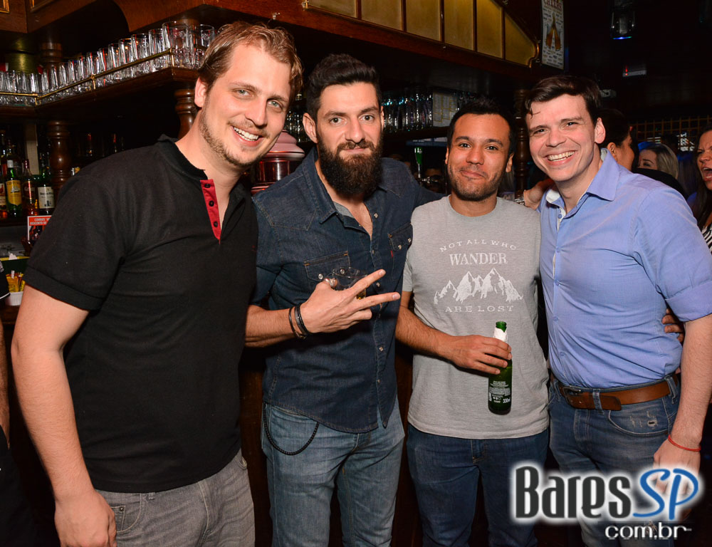 Banda Zero Onze e Sal Vincent animaram a noite com muito rock no Republic Pub Banda Zero Onze e Sal Vincent animaram a noite com muito rock no Republic Pub