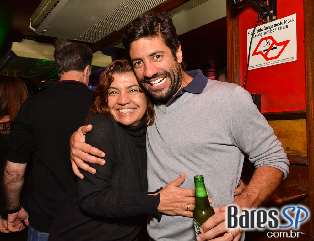 Banda Zero Onze e Sal Vincent animaram a noite com muito rock no Republic Pub Banda Zero Onze e Sal Vincent animaram a noite com muito rock no Republic Pub