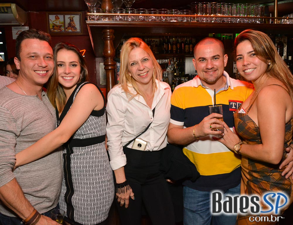 Banda Zero Onze e Sal Vincent animaram a noite com muito rock no Republic Pub Banda Zero Onze e Sal Vincent animaram a noite com muito rock no Republic Pub