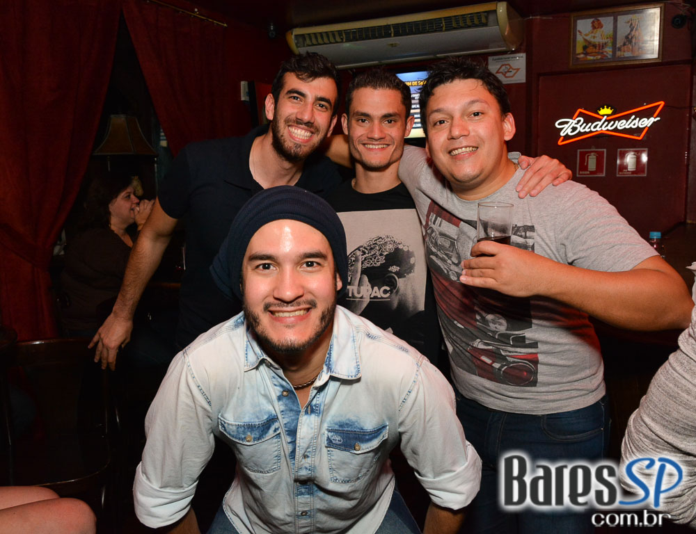 Banda Zero Onze e Sal Vincent animaram a noite com muito rock no Republic Pub Banda Zero Onze e Sal Vincent animaram a noite com muito rock no Republic Pub