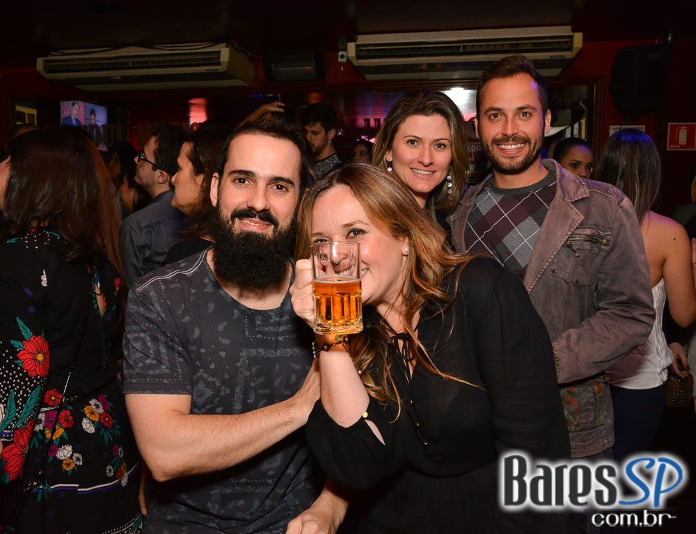 Banda Zero Onze e Sal Vincent animaram a noite com muito rock no Republic Pub Banda Zero Onze e Sal Vincent animaram a noite com muito rock no Republic Pub