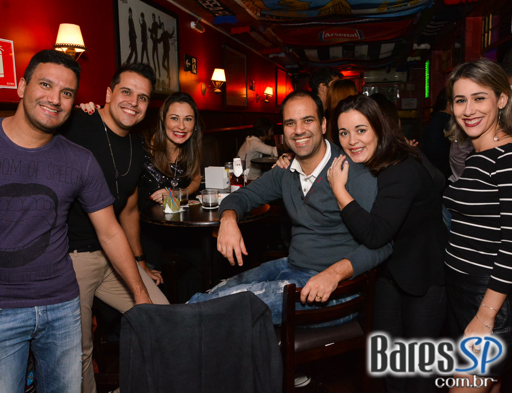 Banda Zero Onze e Sal Vincent animaram a noite com muito rock no Republic Pub Banda Zero Onze e Sal Vincent animaram a noite com muito rock no Republic Pub