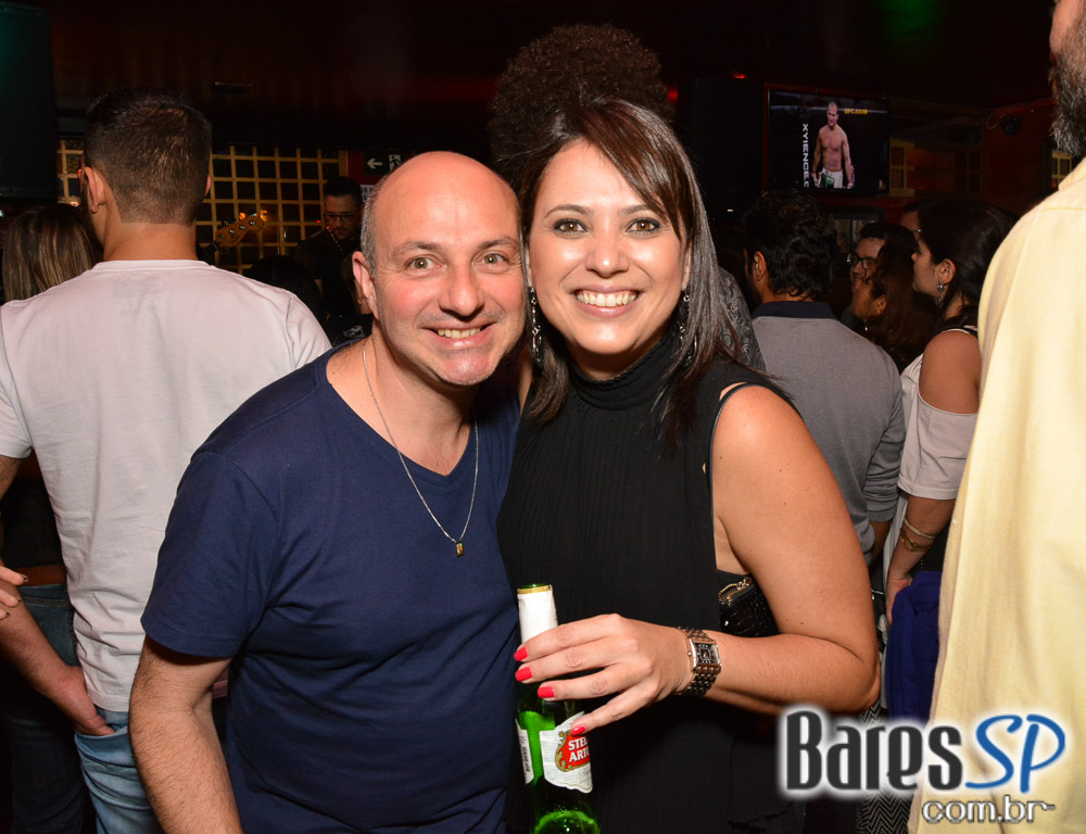 Banda Zero Onze e Sal Vincent animaram a noite com muito rock no Republic Pub Banda Zero Onze e Sal Vincent animaram a noite com muito rock no Republic Pub