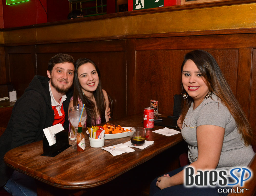 Banda Zero Onze e Sal Vincent animaram a noite com muito rock no Republic Pub Banda Zero Onze e Sal Vincent animaram a noite com muito rock no Republic Pub