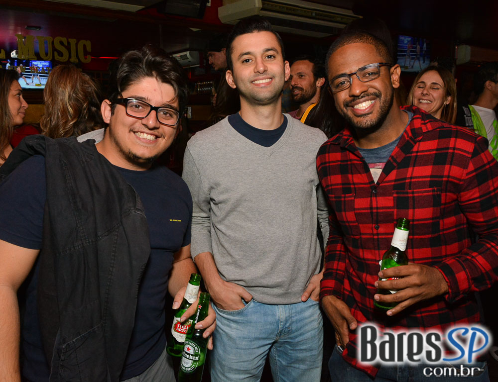 Banda Vih e William Kim comandaram a noite com muito rock no Banda Vih e William Kim comandaram a noite com muito rock no