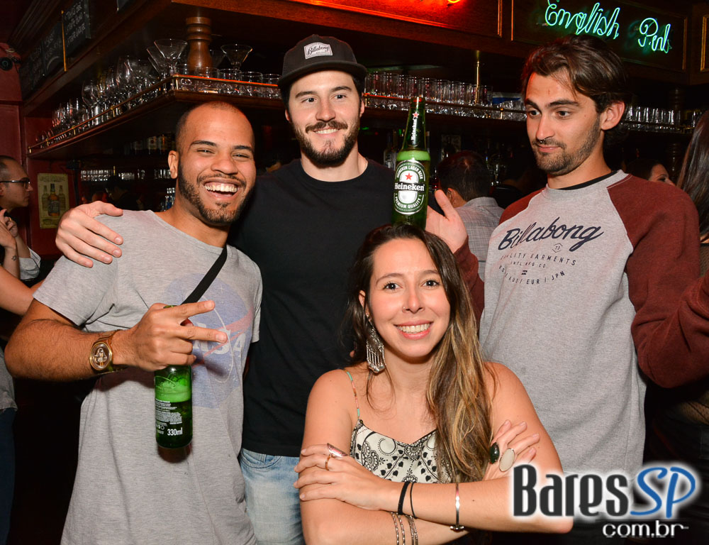 Banda Vih e William Kim comandaram a noite com muito rock no Banda Vih e William Kim comandaram a noite com muito rock no