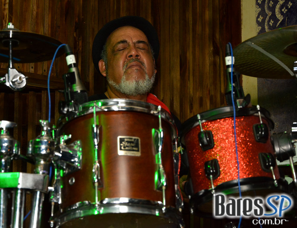 Thiago Filippe & VMB e Dec 19 com muito soul music e pop rock animaram a noite do Ton Ton Jazz Thiago Filippe & VMB e Dec 19 com muito soul music e pop rock animaram a noite do Ton Ton Jazz