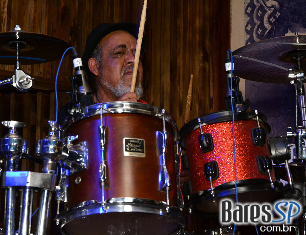 Thiago Filippe & VMB e Dec 19 com muito soul music e pop rock animaram a noite do Ton Ton Jazz Thiago Filippe & VMB e Dec 19 com muito soul music e pop rock animaram a noite do Ton Ton Jazz