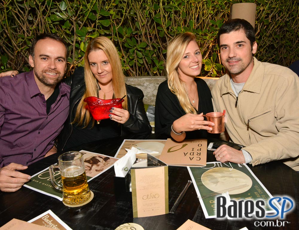 Olívio Bar é o mais novo point para beber e petiscar na Vila Madalena Olívio Bar é o mais novo point para beber e petiscar na Vila Madalena
