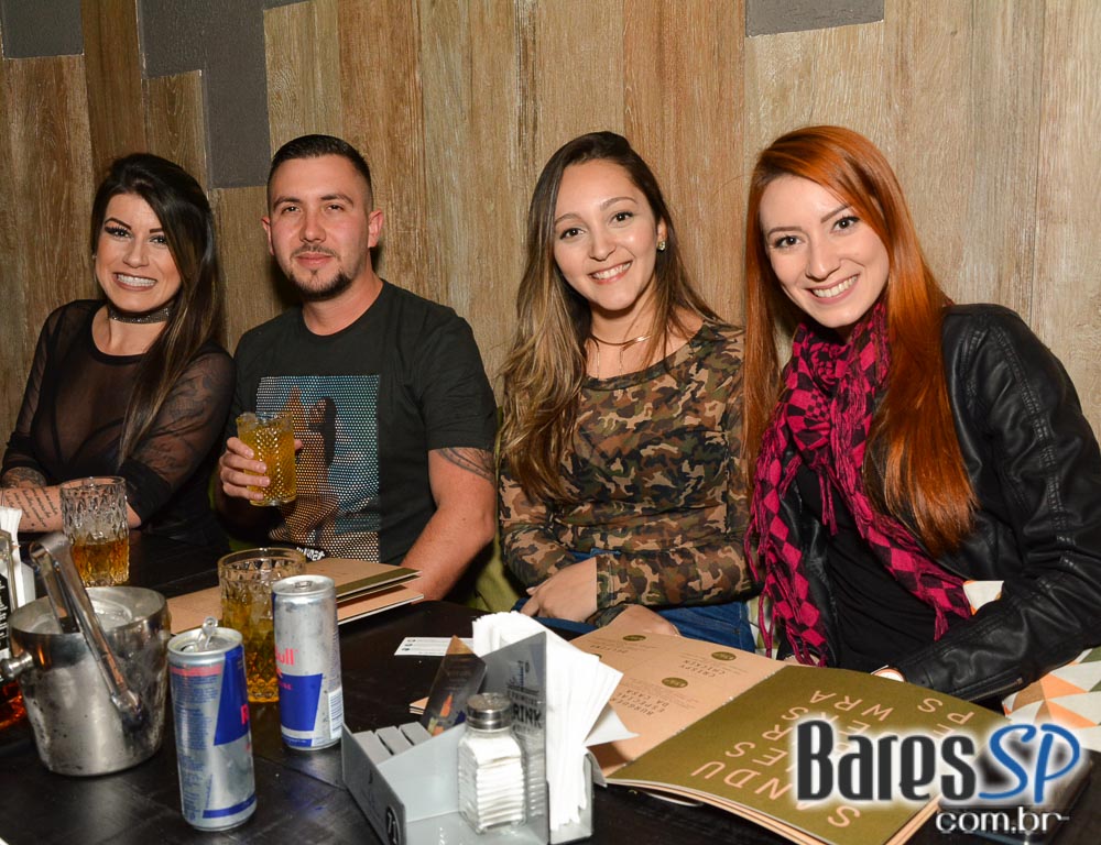 Olívio Bar é o mais novo point para beber e petiscar na Vila Madalena Olívio Bar é o mais novo point para beber e petiscar na Vila Madalena