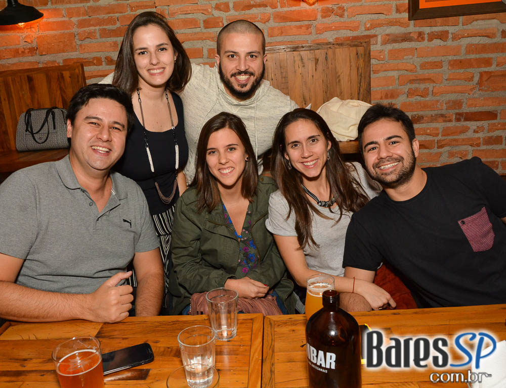 Sábado animado no Ambar Cervejas Artesanais com diversas opções de cervejas artesanais e petiscos Sábado animado no Ambar Cervejas Artesanais com diversas opções de cervejas artesanais e petiscos