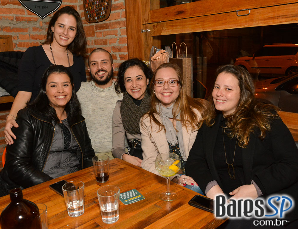 Sábado animado no Ambar Cervejas Artesanais com diversas opções de cervejas artesanais e petiscos Sábado animado no Ambar Cervejas Artesanais com diversas opções de cervejas artesanais e petiscos
