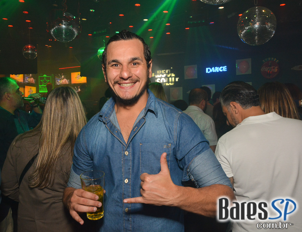Noite da Cerveja animou a sexta-feira com muito flash back no Akbar Lounge e Disco Noite da Cerveja animou a sexta-feira com muito flash back no Akbar Lounge e Disco