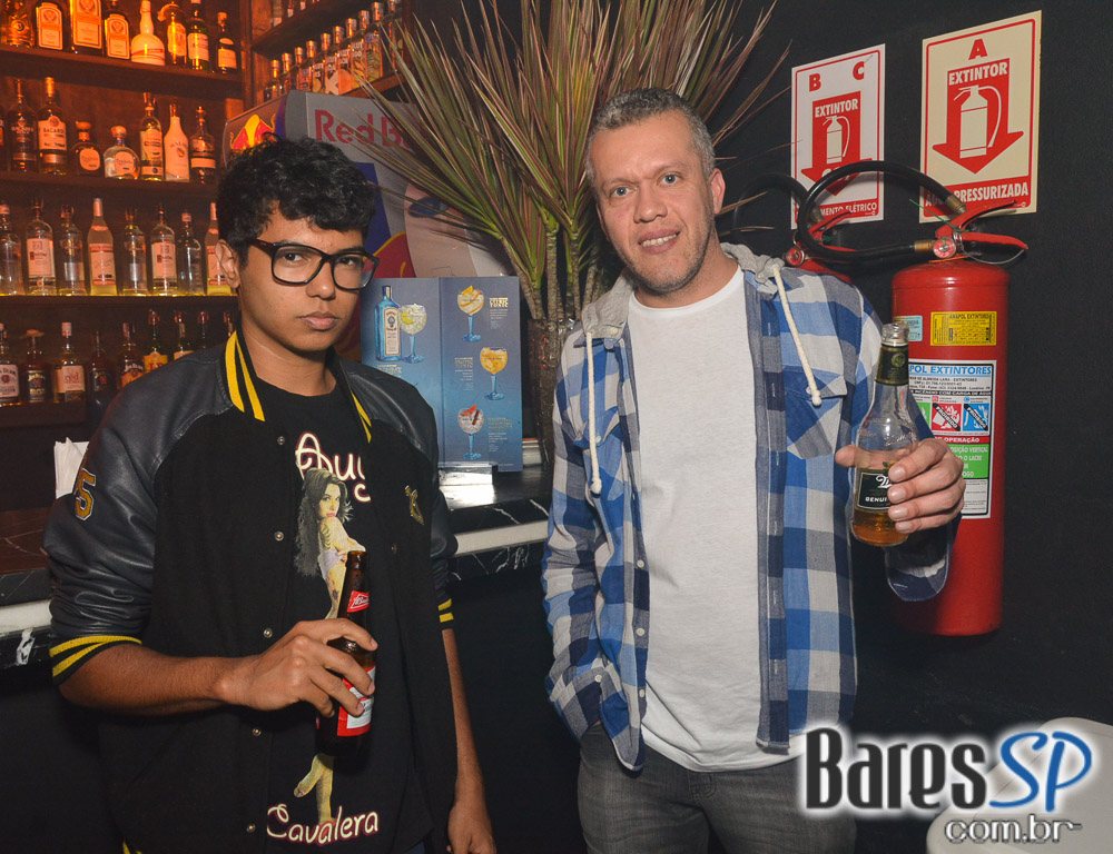 Noite da Cerveja animou a sexta-feira com muito flash back no Akbar Lounge e Disco Noite da Cerveja animou a sexta-feira com muito flash back no Akbar Lounge e Disco