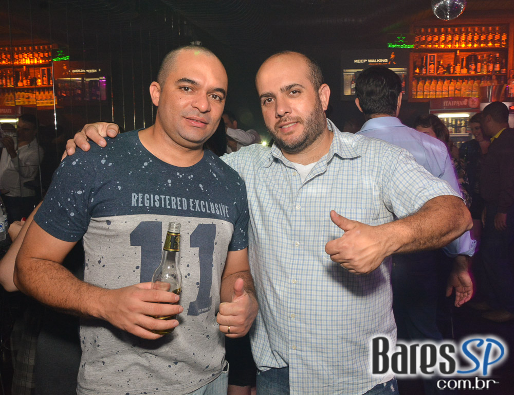 Noite da Cerveja animou a sexta-feira com muito flash back no Akbar Lounge e Disco Noite da Cerveja animou a sexta-feira com muito flash back no Akbar Lounge e Disco