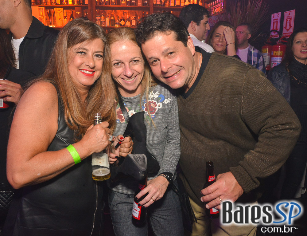 Noite da Cerveja animou a sexta-feira com muito flash back no Akbar Lounge e Disco Noite da Cerveja animou a sexta-feira com muito flash back no Akbar Lounge e Disco