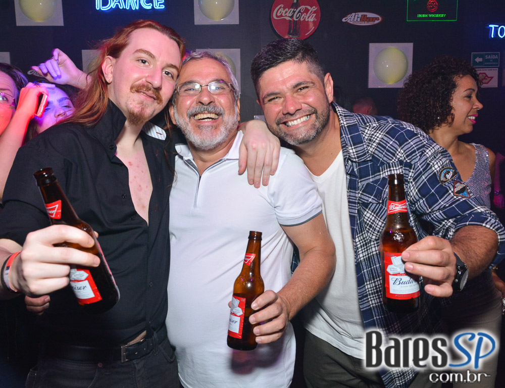 Noite da Tequila com DJs animou a sexta-feira do Akbar Lounge e Disco Noite da Tequila com DJs animou a sexta-feira do Akbar Lounge e Disco