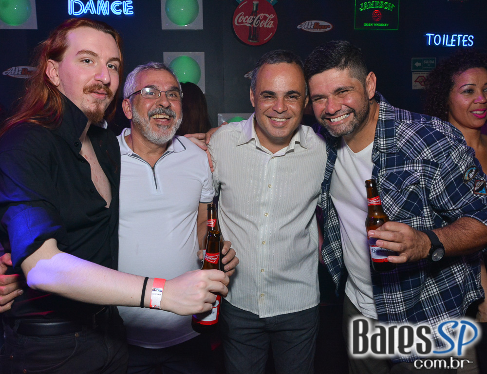 Noite da Tequila com DJs animou a sexta-feira do Akbar Lounge e Disco Noite da Tequila com DJs animou a sexta-feira do Akbar Lounge e Disco