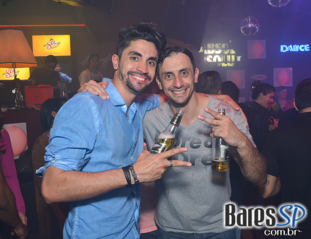 Noite do Pirulito com muito flash back animou o Akbar Lounge e Disco Noite do Pirulito com muito flash back animou o Akbar Lounge e Disco