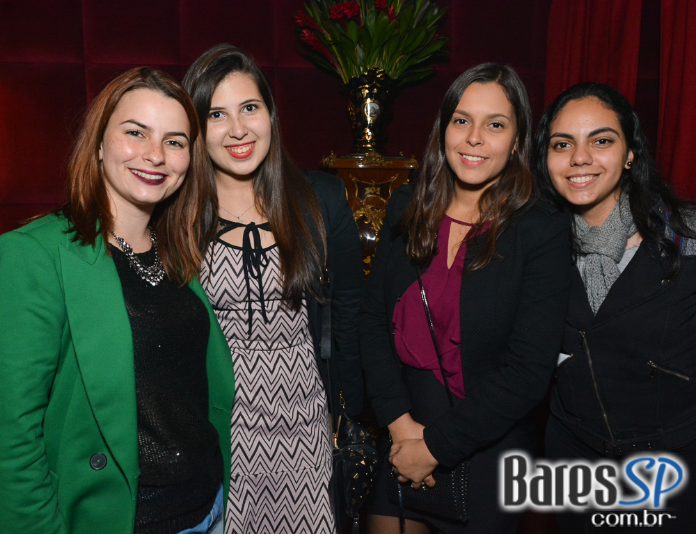 Noite do Pirulito com muito flash back animou o Akbar Lounge e Disco Noite do Pirulito com muito flash back animou o Akbar Lounge e Disco