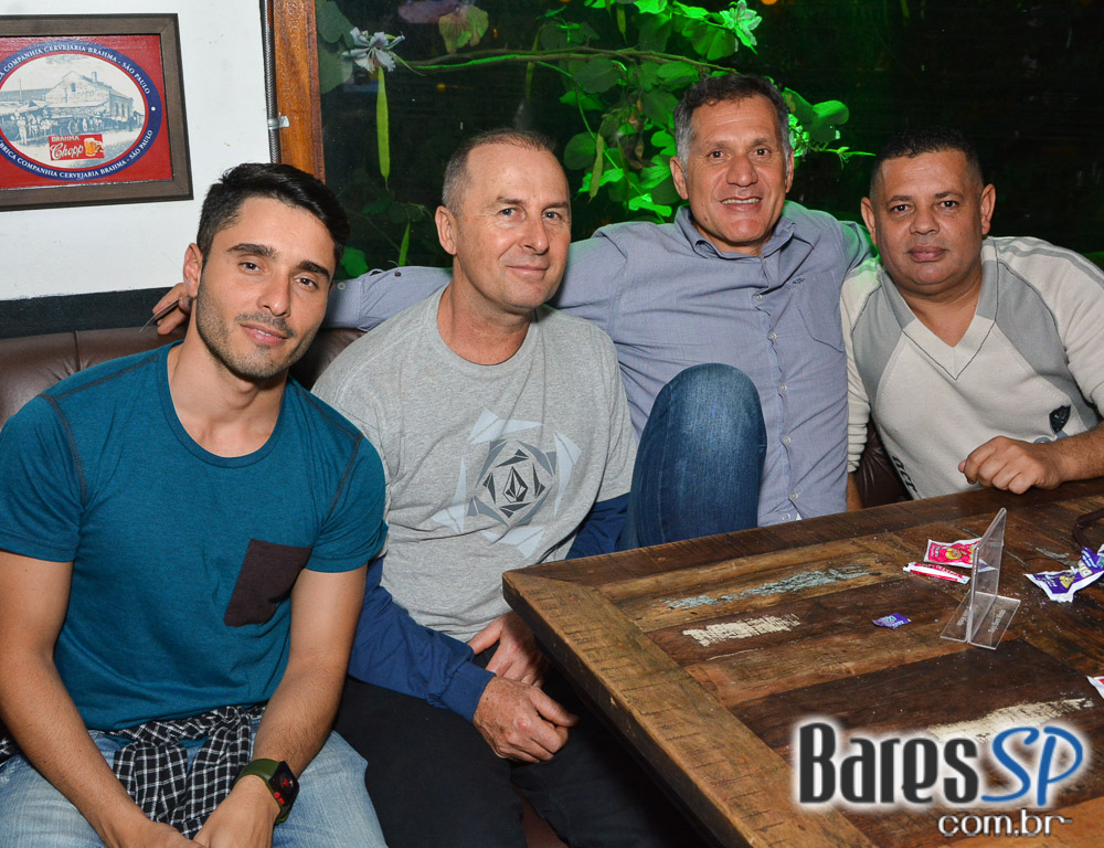 Noite do Pirulito com muito flash back animou o Akbar Lounge e Disco Noite do Pirulito com muito flash back animou o Akbar Lounge e Disco