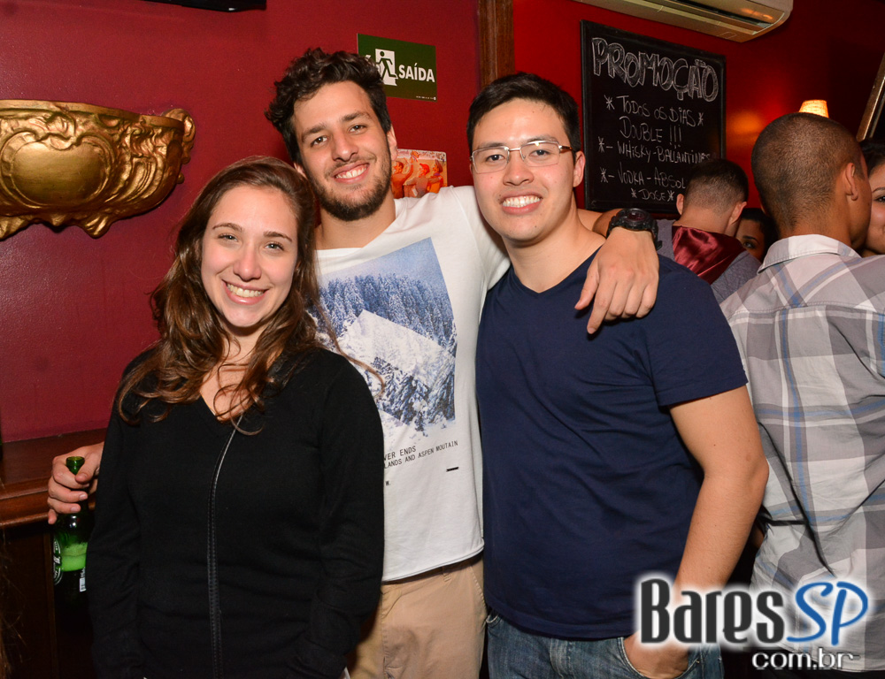 Sal Vincent e banda Bunz comandaram a noite com pop rock no Republic Pub Sal Vincent e banda Bunz comandaram a noite com pop rock no Republic Pub