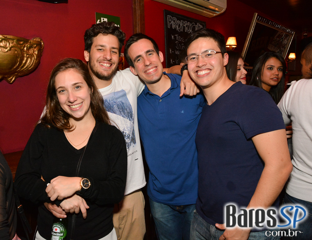 Sal Vincent e banda Bunz comandaram a noite com pop rock no Republic Pub Sal Vincent e banda Bunz comandaram a noite com pop rock no Republic Pub