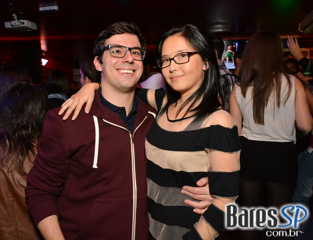 Sal Vincent e banda Bunz comandaram a noite com pop rock no Republic Pub Sal Vincent e banda Bunz comandaram a noite com pop rock no Republic Pub