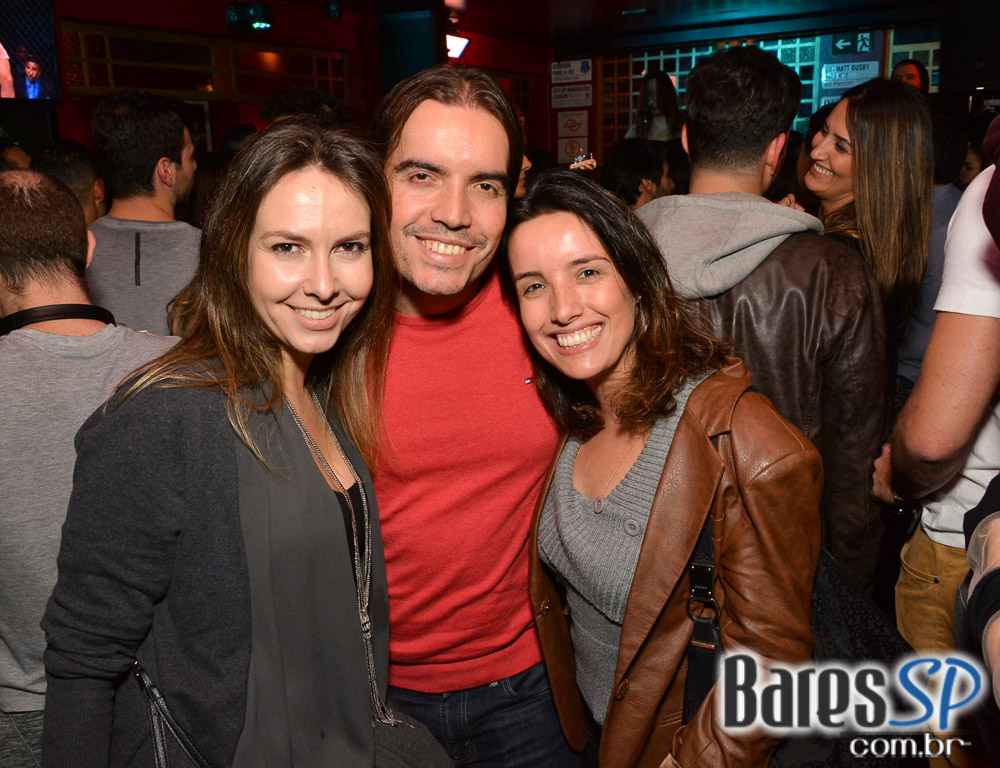 Sal Vincent e banda Bunz comandaram a noite com pop rock no Republic Pub Sal Vincent e banda Bunz comandaram a noite com pop rock no Republic Pub