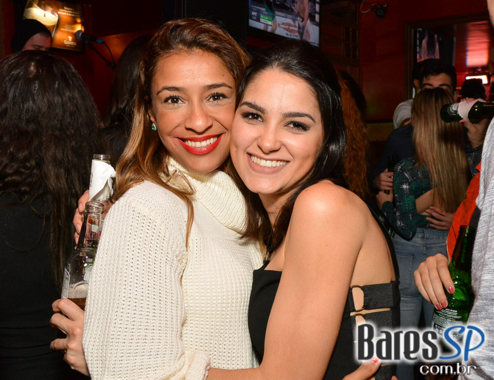 Sal Vincent e banda Bunz comandaram a noite com pop rock no Republic Pub Sal Vincent e banda Bunz comandaram a noite com pop rock no Republic Pub