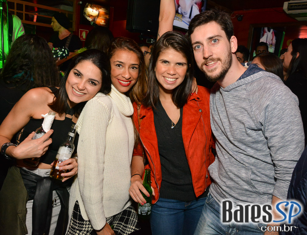 Sal Vincent e banda Bunz comandaram a noite com pop rock no Republic Pub Sal Vincent e banda Bunz comandaram a noite com pop rock no Republic Pub