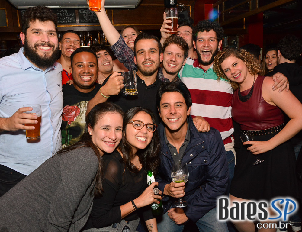 Sal Vincent e banda Bunz comandaram a noite com pop rock no Republic Pub Sal Vincent e banda Bunz comandaram a noite com pop rock no Republic Pub