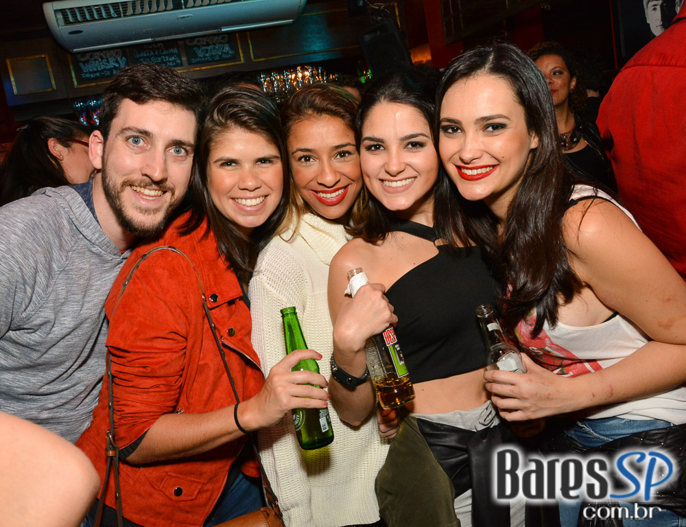 Sal Vincent e banda Bunz comandaram a noite com pop rock no Republic Pub Sal Vincent e banda Bunz comandaram a noite com pop rock no Republic Pub