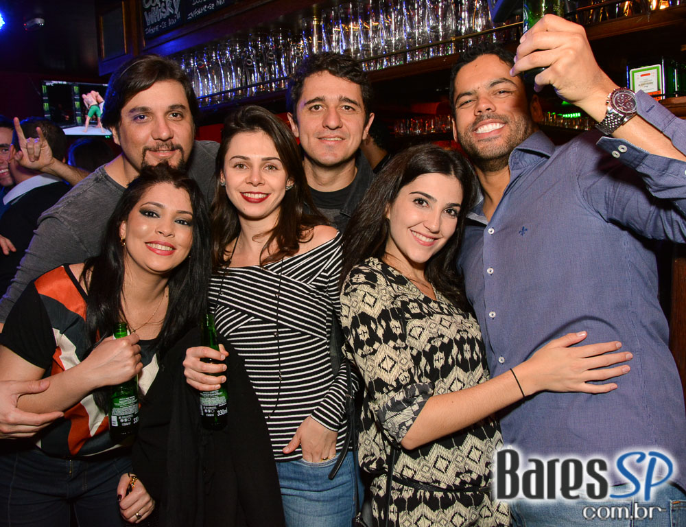 Sal Vincent e banda Bunz comandaram a noite com pop rock no Republic Pub Sal Vincent e banda Bunz comandaram a noite com pop rock no Republic Pub