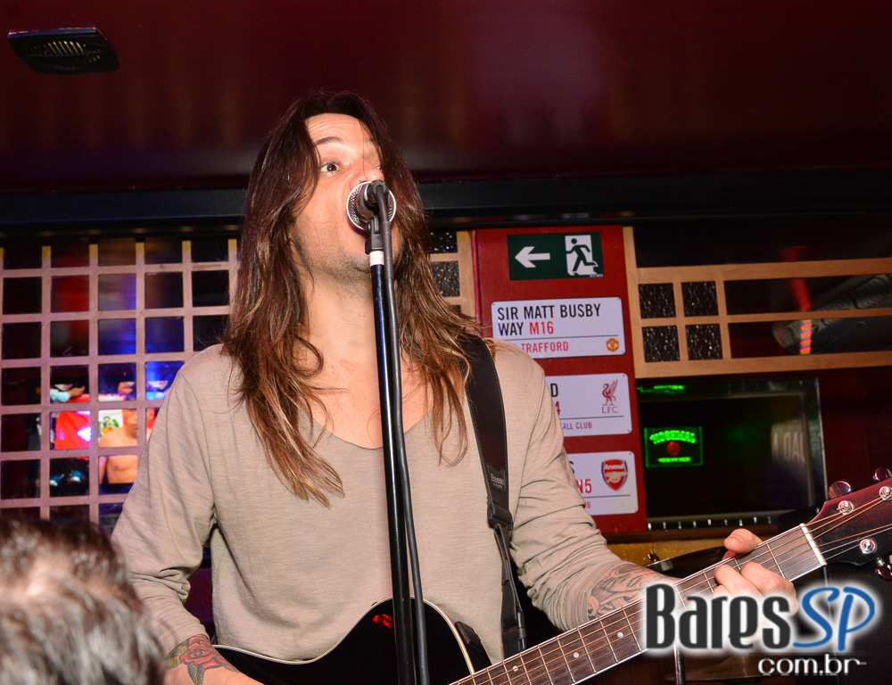 Sal Vincent e banda Bunz comandaram a noite com pop rock no Republic Pub Sal Vincent e banda Bunz comandaram a noite com pop rock no Republic Pub