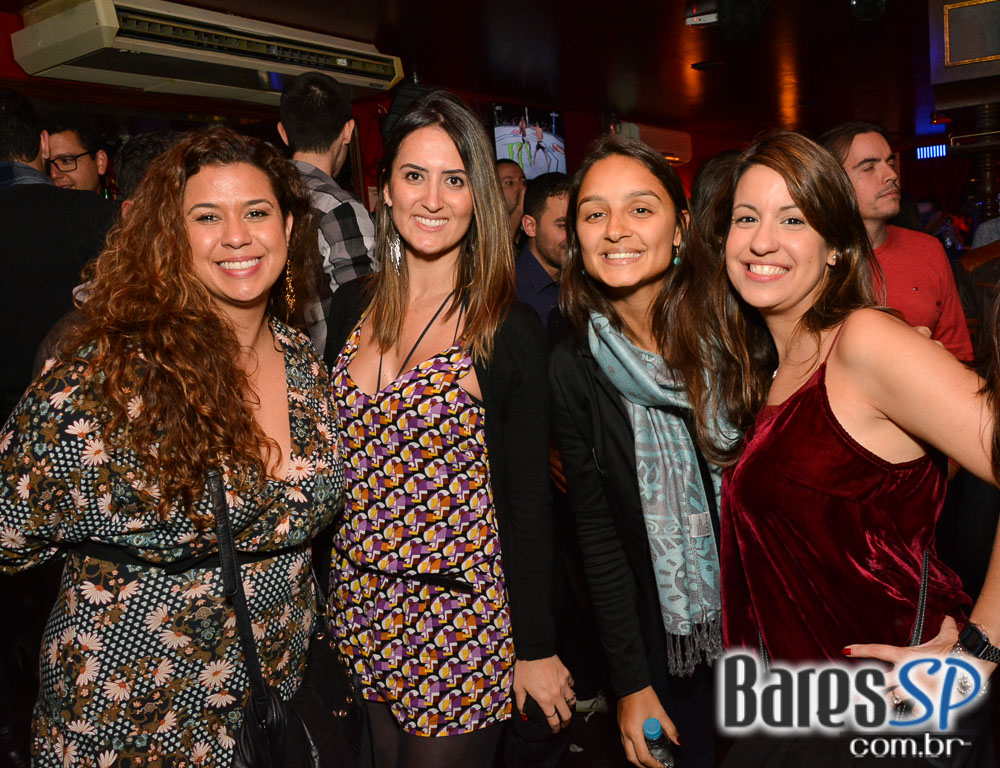 Sal Vincent e banda Bunz comandaram a noite com pop rock no Republic Pub Sal Vincent e banda Bunz comandaram a noite com pop rock no Republic Pub