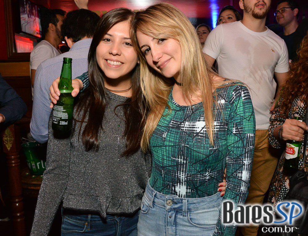 Sal Vincent e banda Bunz comandaram a noite com pop rock no Republic Pub Sal Vincent e banda Bunz comandaram a noite com pop rock no Republic Pub